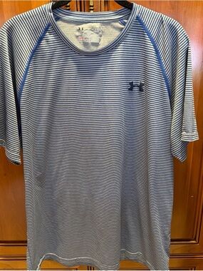 Men's large under armour T-shirt